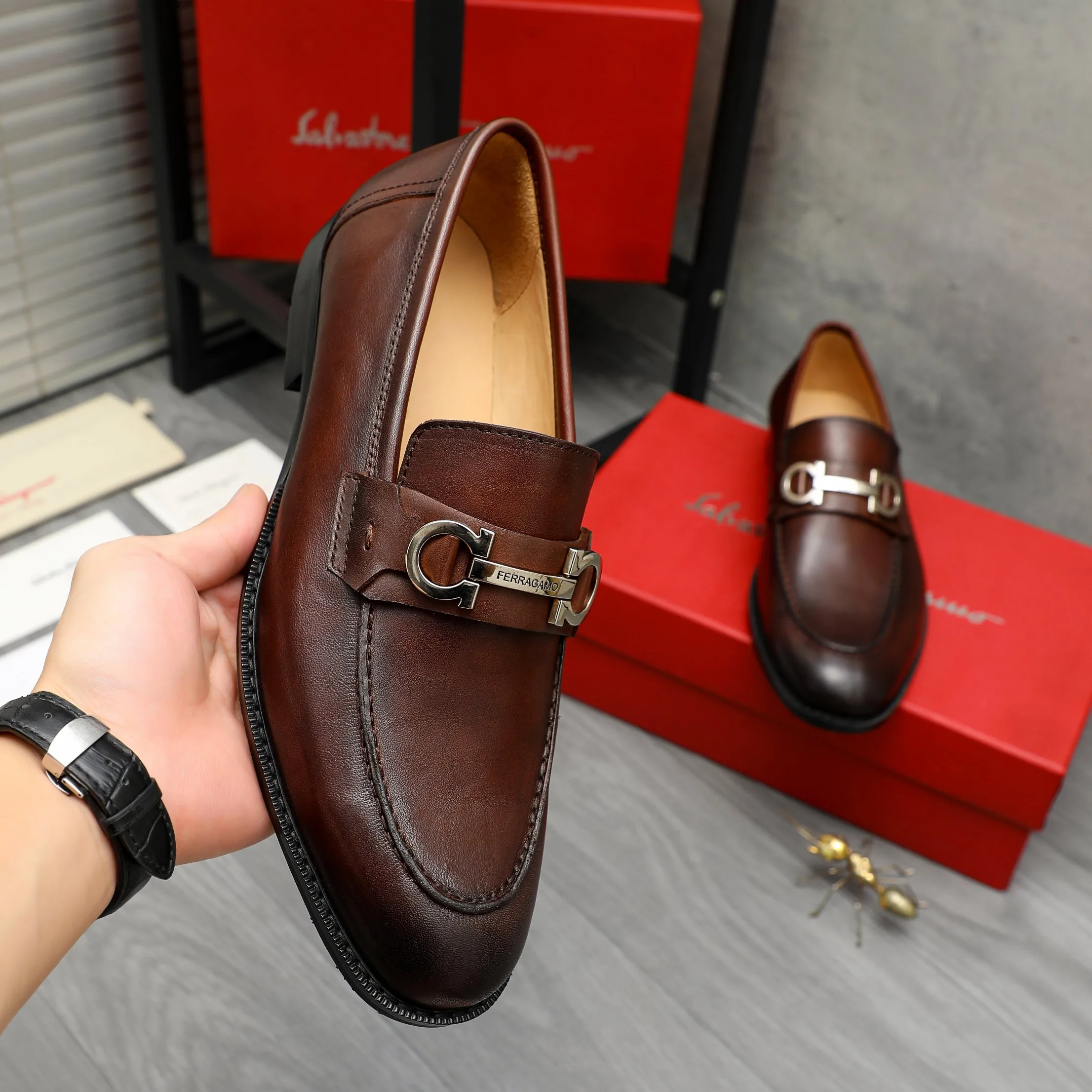 Men's shoes 💰540 Product trademark: Ferragamo "Ferragamo" business casual slip-on leather shoes Regular size: 39-45 (45. Customized, non-returnable) Product materials: Selected color-brushed cowhide upper, cowhide lining, original outsole